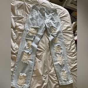 Rip/distressed light wash boyfriend jean women’s size medium